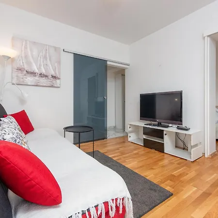 1 Bedroom Beautiful In شقة Veli Iž