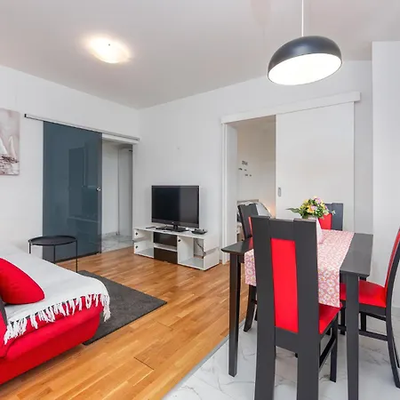 1 Bedroom Beautiful In شقة Veli Iž