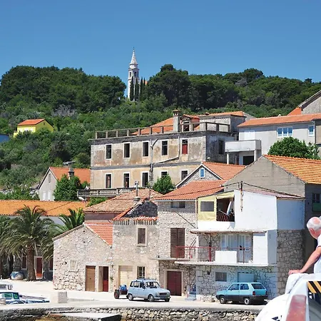 1 Bedroom Beautiful In شقة Veli Iž
